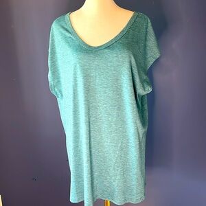 Mirol- women, v-neck tee, turquoise heather, NWT, poly/spandex/rayon blend, soft